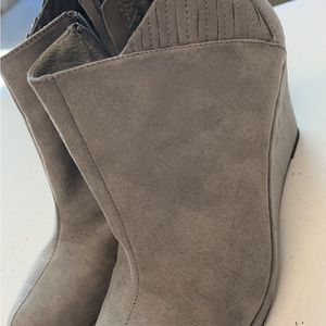 Women’s wedge boot